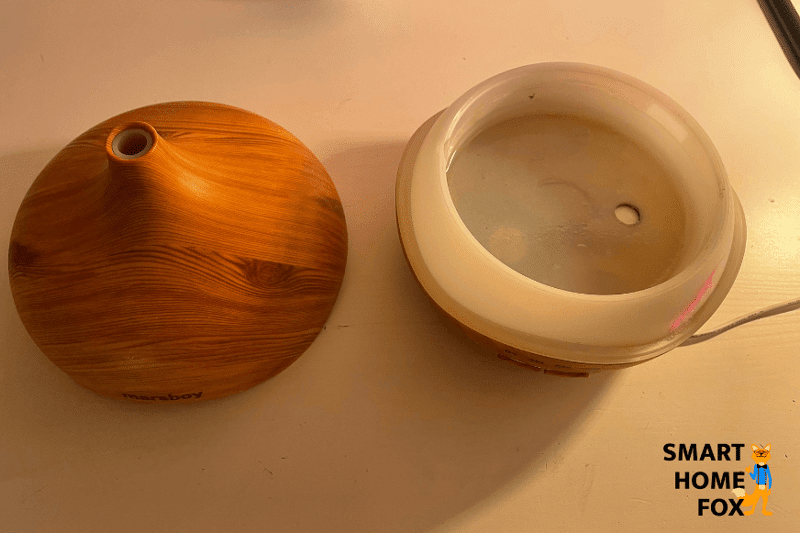 Der Deckel und die Wasserschale sowie sind einzelne Bestandteile des Aroma Diffusers